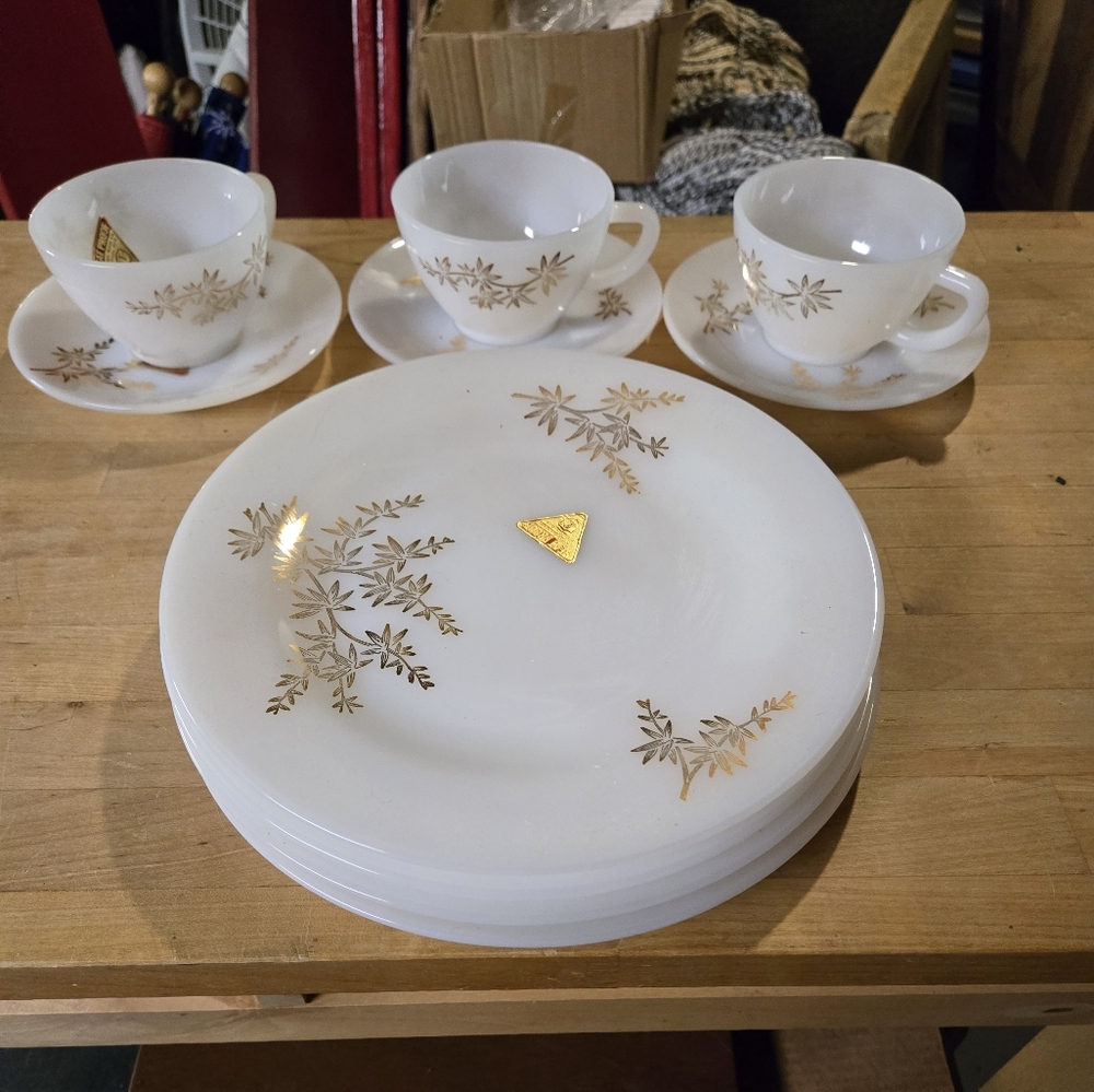 Vintage Federal Glass Golden Glory